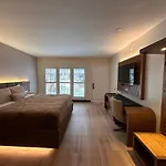 Bevonshire Lodge Motel